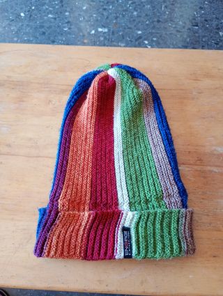 Gorro de lana holgado multicolor