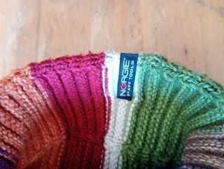 Gorro de lana holgado multicolor