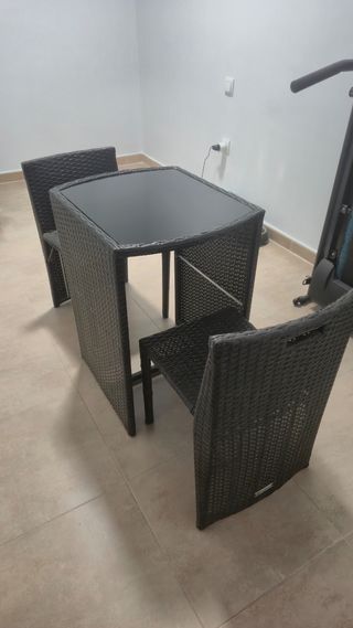 Conjunto Mesa y 2 sillas de Ratán