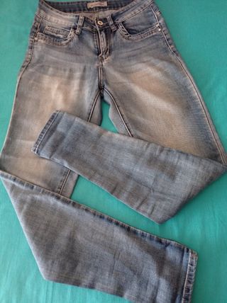 Pantalón vaquero azul talla 34