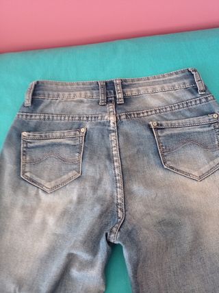 Pantalón vaquero azul talla 34