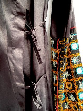 Kimono Negro Seda Brillante Bordado Talla S