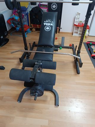 Gimnasio York con banco y pesas