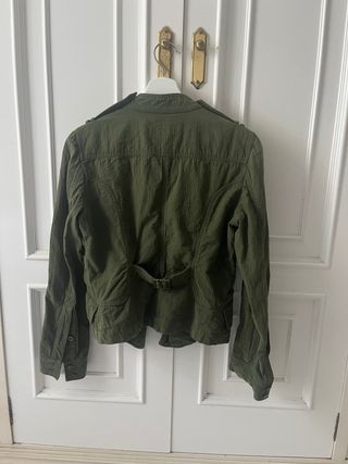 Cazadora Zara verde militar