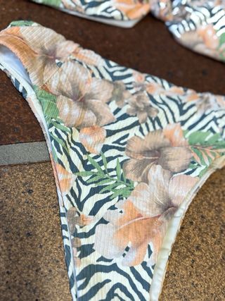 Bikini RVCA Talla XS Tiro Alto Estampado