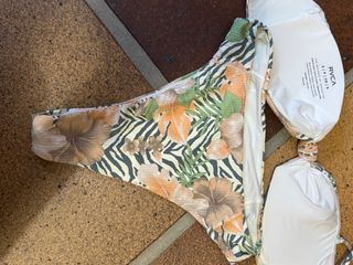 Bikini RVCA Talla XS Tiro Alto Estampado