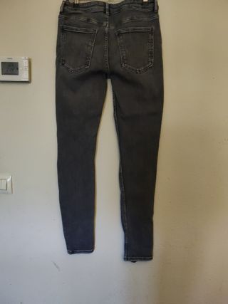 Pantalón vaquero negro desgastado talla 30W L 32