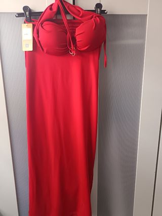 Vestido rojo semi largo sin estrenar