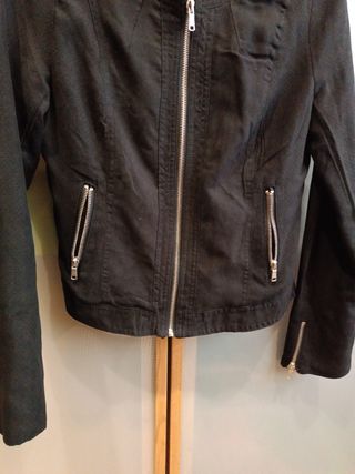 Chaqueta antelina negra
