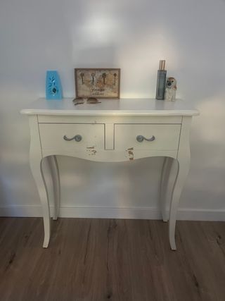 Mueble recibidor blanco y madera