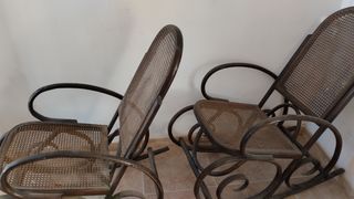 Mecedora de ratán y madera