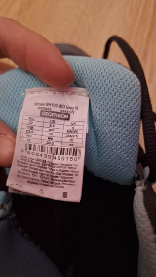 Botas grises y turquesa