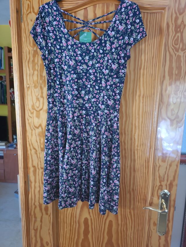 Vestido floral negro y rosa manga corta