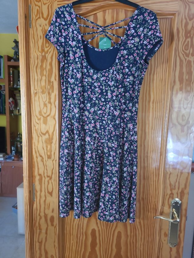 Vestido floral negro y rosa manga corta