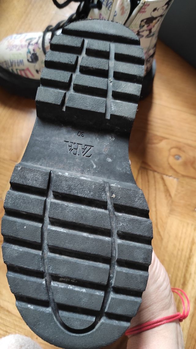 Botas tipo Dr. Martens con Mickey Mouse Numero 30