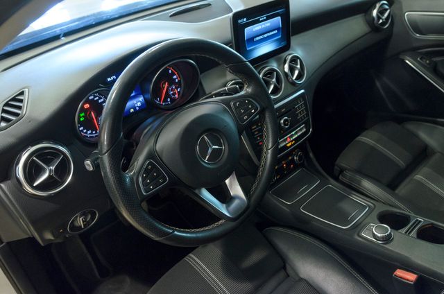 Mercedes-Benz GLA 200d URBAN 7G -DCT
