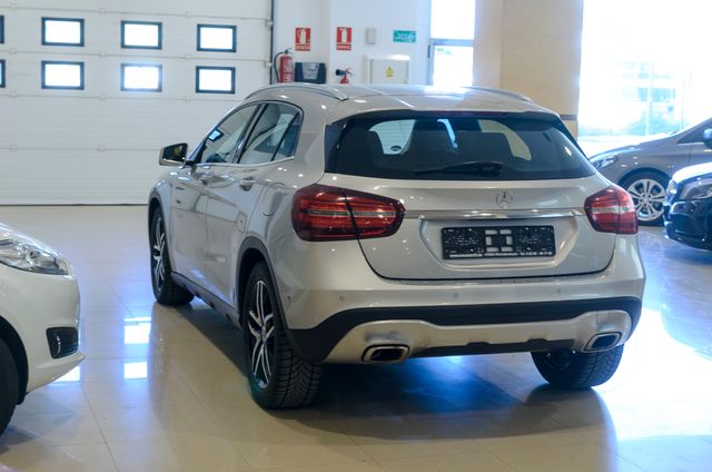 Mercedes-Benz GLA 200d URBAN 7G -DCT
