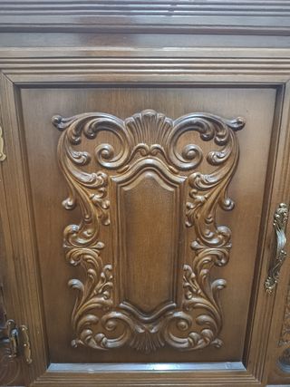 Aparador madera tallada con mármol