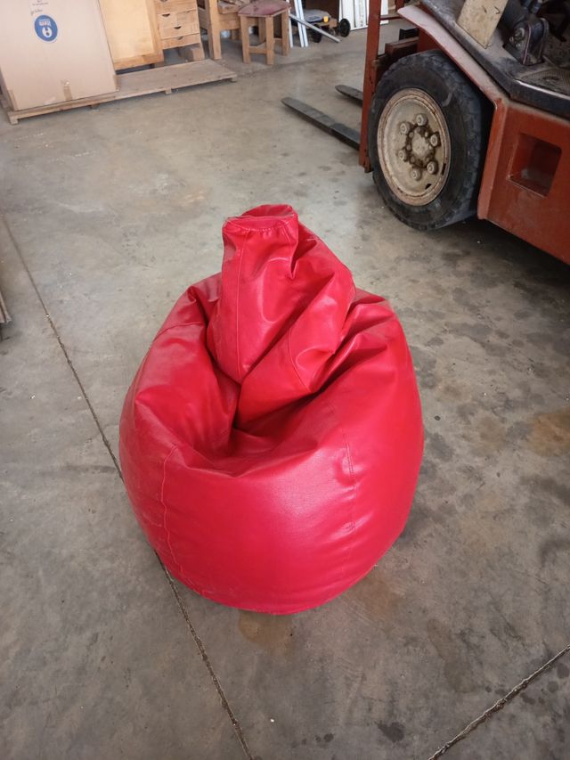 Puff pera rojo cuero sintético