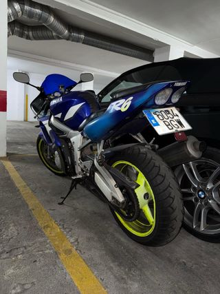 Yamaha R6 Azul