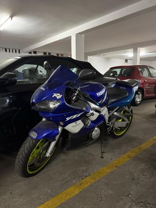 Yamaha R6 Azul