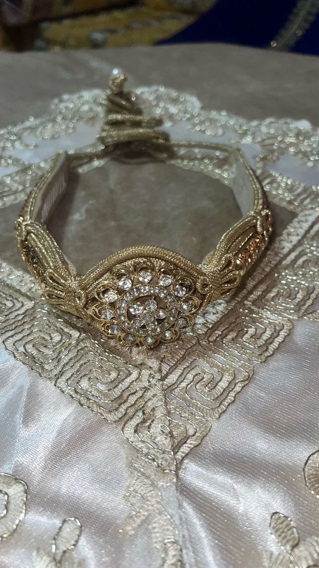 Cinturón árabe dorado con pedrería