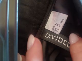 Falda negra corta con botones