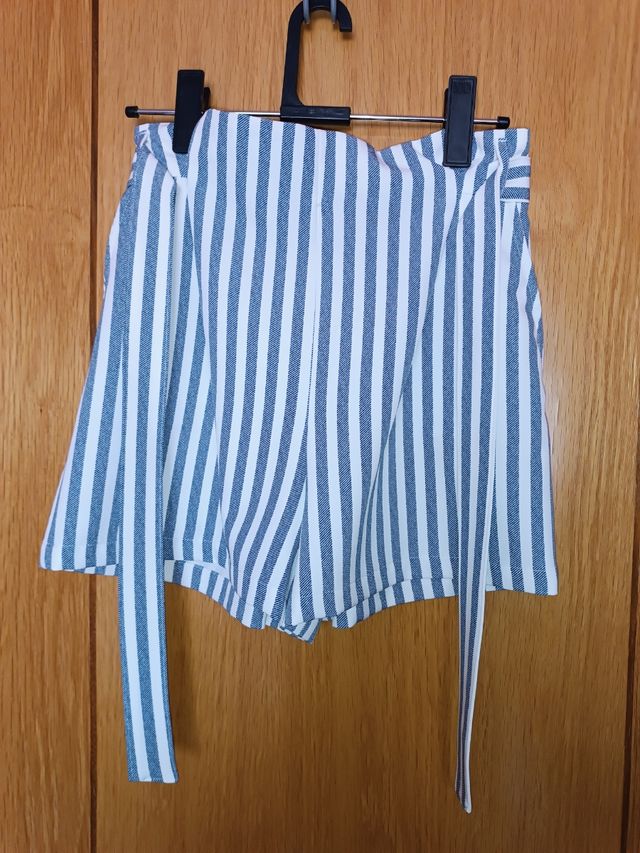 Pantalón corto rayas azul y blanco