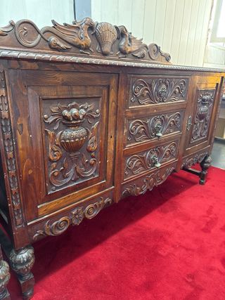 Aparadores antiguos de madera tallada