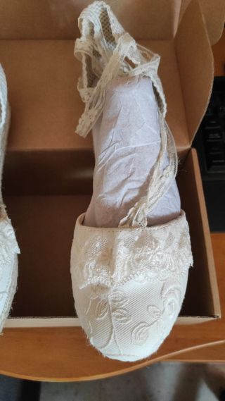 Traje de Comunión Blanco y Rosa. 