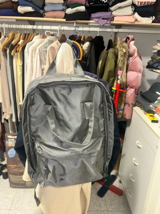 Mochila gris