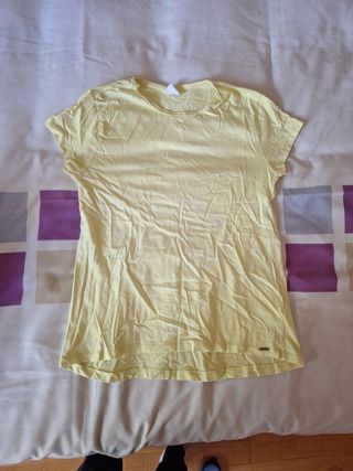 Camiseta amarilla manga corta. Talla 13/14