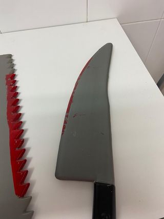 Accesorios para Halloween: sierra y cuchillo