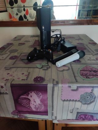 Xbox 360 Negra + Mando + 2 Micrófonos