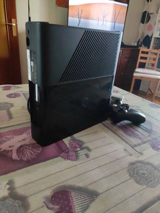Xbox 360 Negra + Mando + 2 Micrófonos