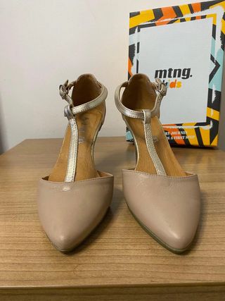 Tacones AJM Beige y Dorado Talla 38