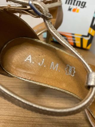 Tacones AJM Beige y Dorado Talla 38