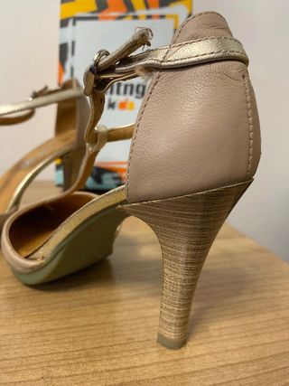Tacones AJM Beige y Dorado Talla 38