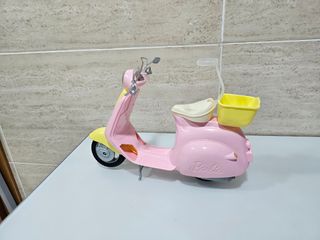 Moto Vespa Barbie Rosa y Amarilla