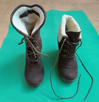 Botines de tacón con cordones y forro