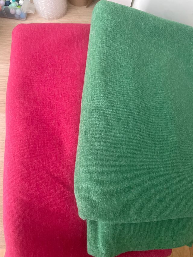 Tela afelpada rosa y verde