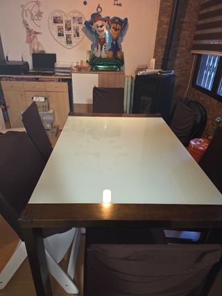 Mesa comedor extensible madera y cristal y sillas 