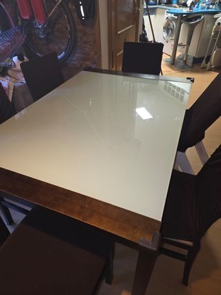 Mesa comedor extensible madera y cristal y sillas 