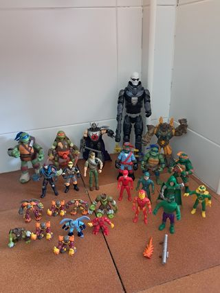 FIGURAS DE ACCIÓN / JUGUETES 