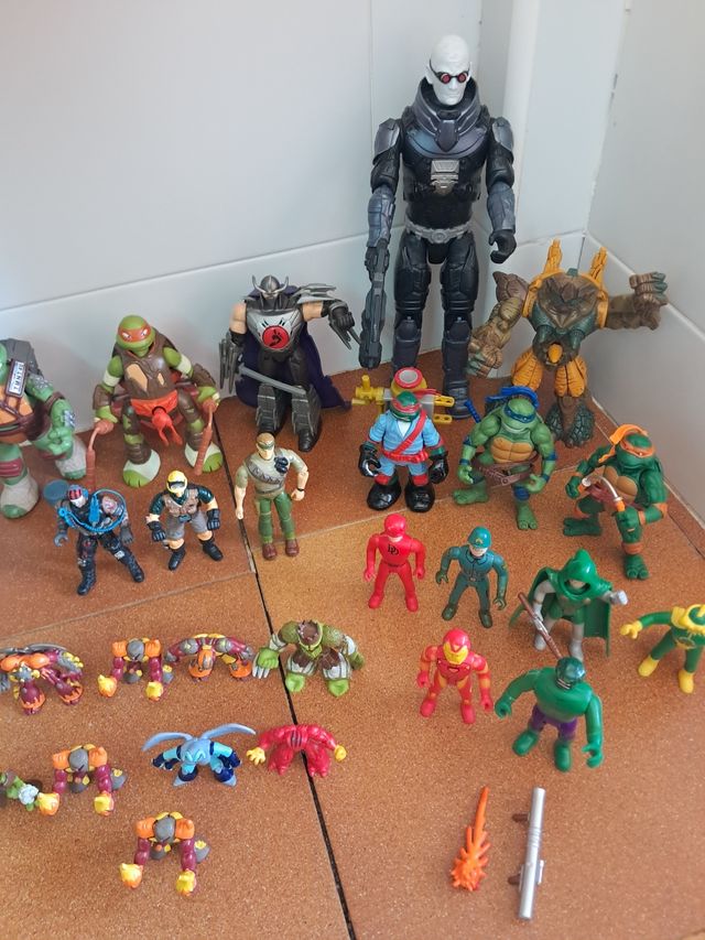 FIGURAS DE ACCIÓN / JUGUETES