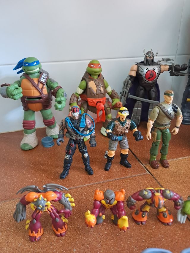 FIGURAS DE ACCIÓN / JUGUETES