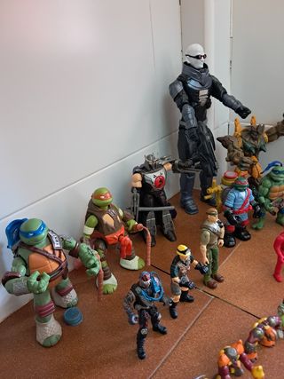 FIGURAS DE ACCIÓN / JUGUETES 