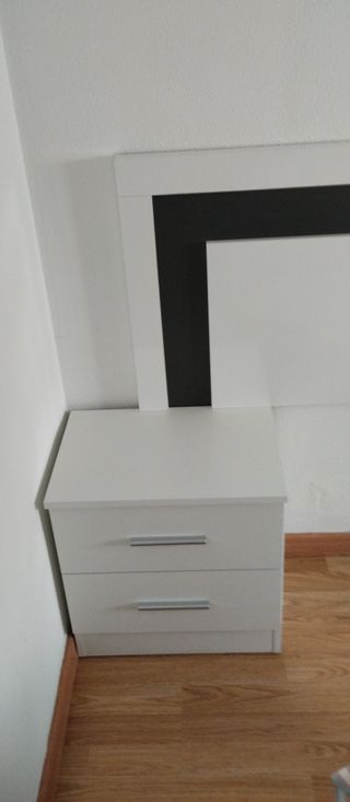 Cabecero cama y 2 mesillas blanco y gris