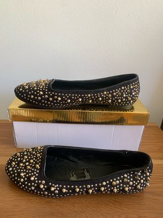 Bailarinas Anca & Co. negras con tachuelas doradas