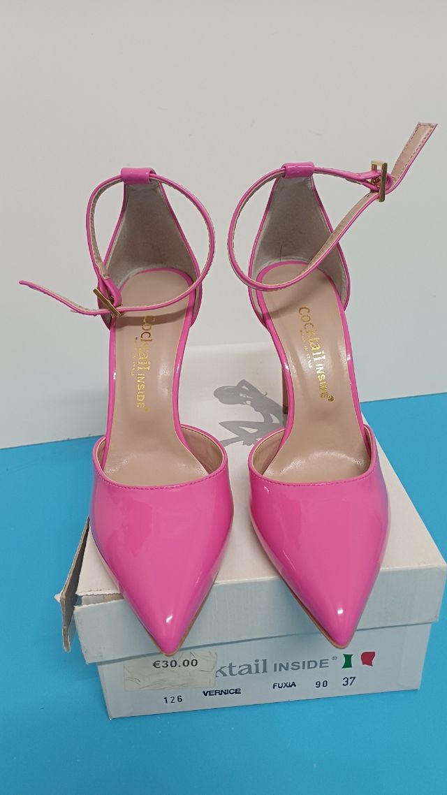 Scarpe décolleté vernice fucsia con cinturino